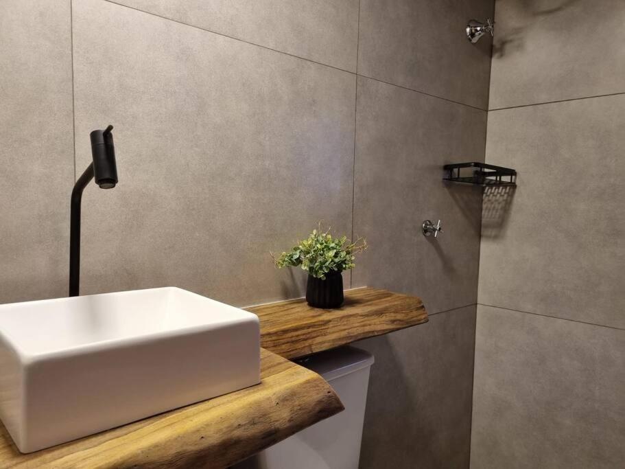 Apartamento Elegante - Garagem - Ao Lado Metro